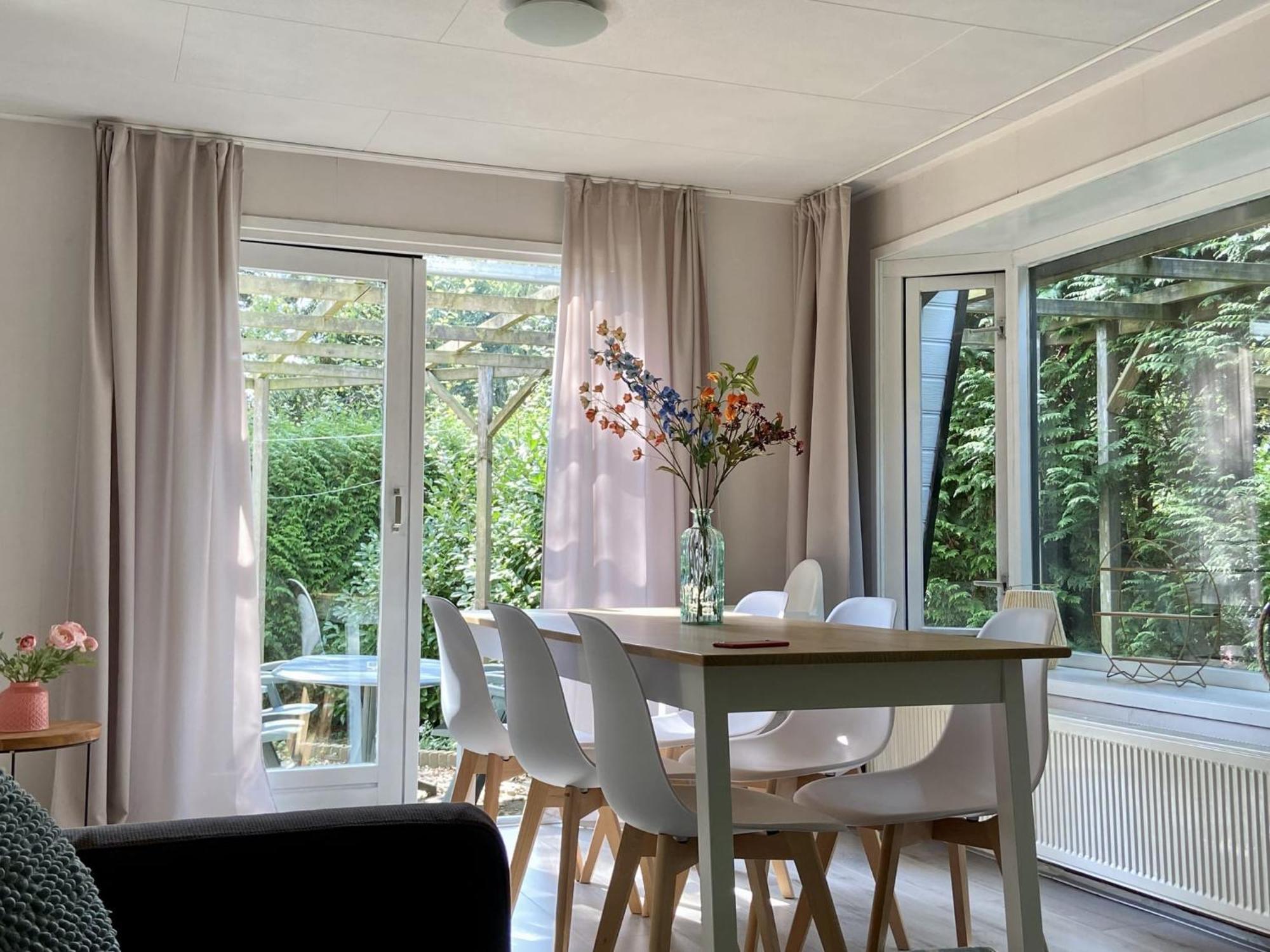 Veluwe Vakanties Chalets With Private Barrel Sauna - With Pool Bar And Restaurant Facilities In The Veluwe National Park Putten Eksteriør bilde