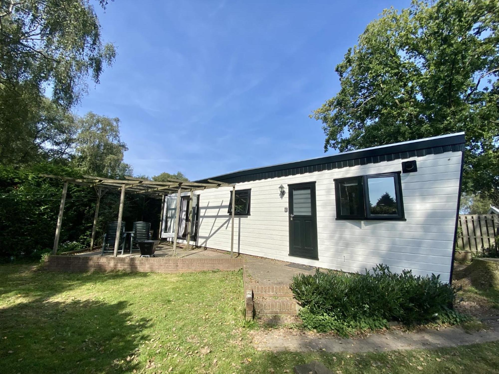 Veluwe Vakanties Chalets With Private Barrel Sauna - With Pool Bar And Restaurant Facilities In The Veluwe National Park Putten Eksteriør bilde