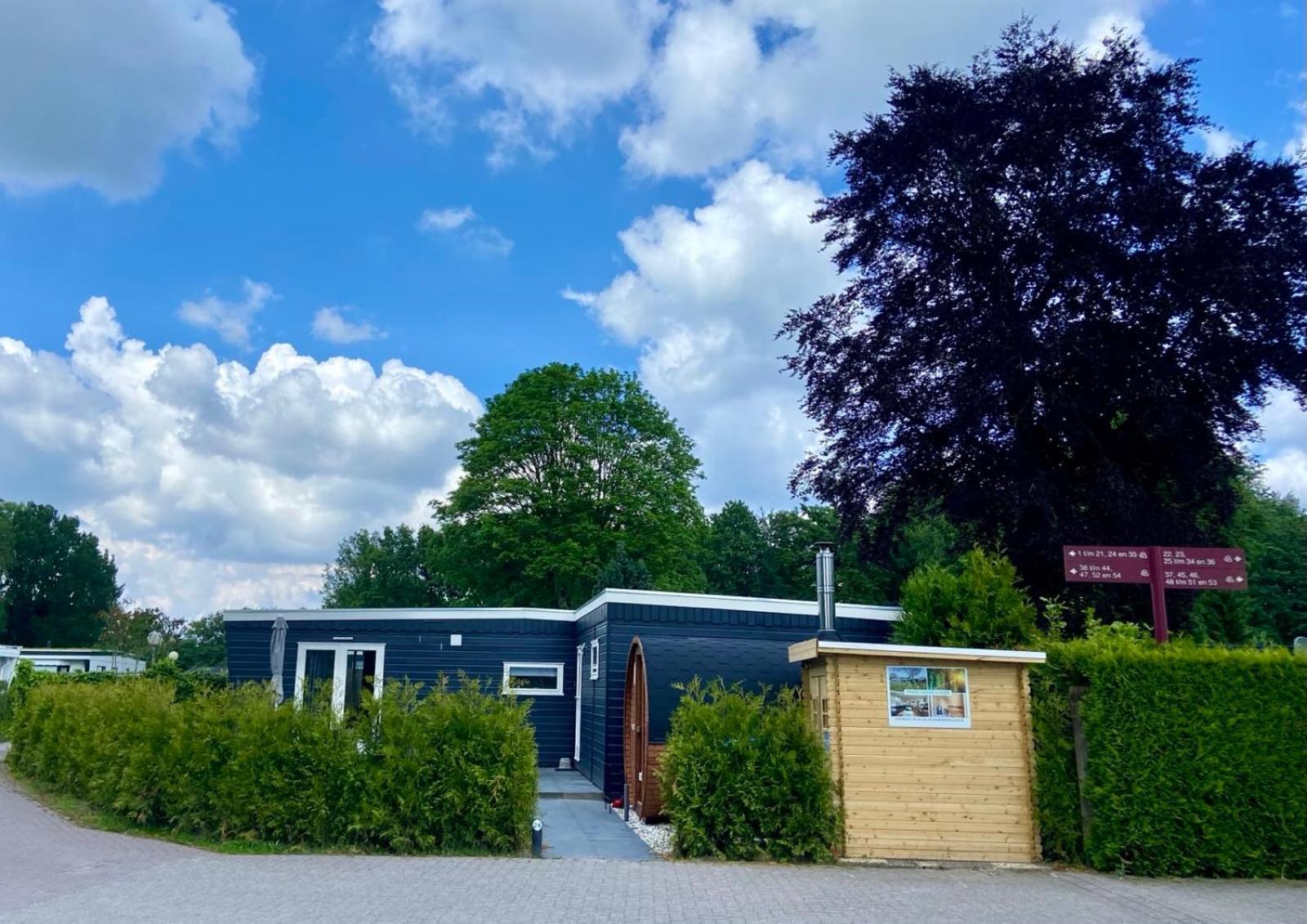 Veluwe Vakanties Chalets With Private Barrel Sauna - With Pool Bar And Restaurant Facilities In The Veluwe National Park Putten Eksteriør bilde