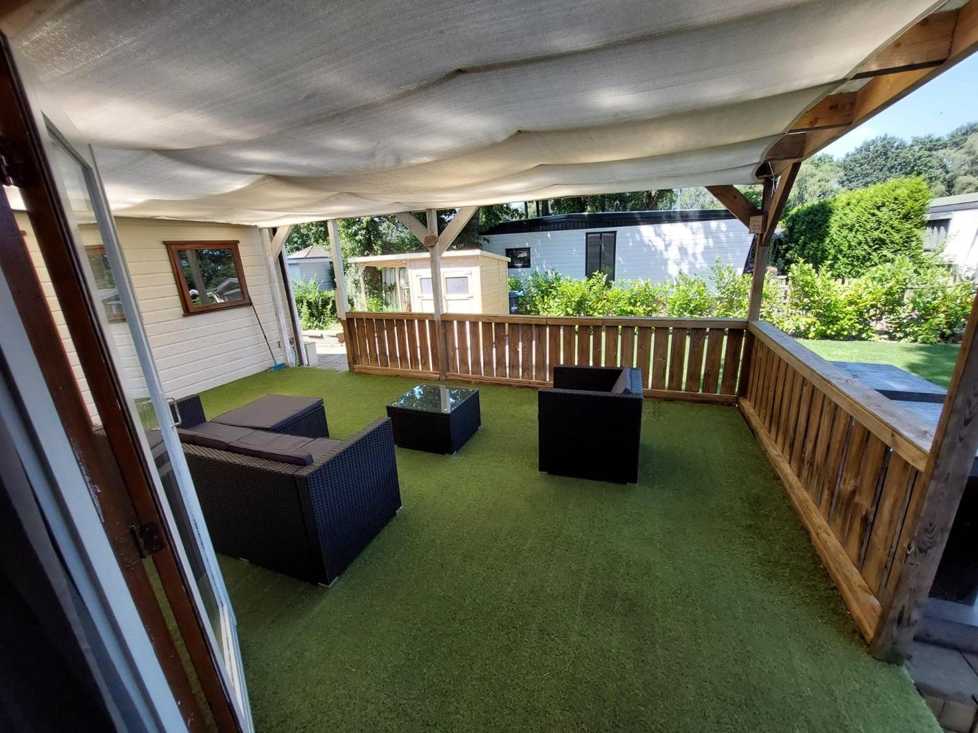 Veluwe Vakanties Chalets With Private Barrel Sauna - With Pool Bar And Restaurant Facilities In The Veluwe National Park Putten Rom bilde